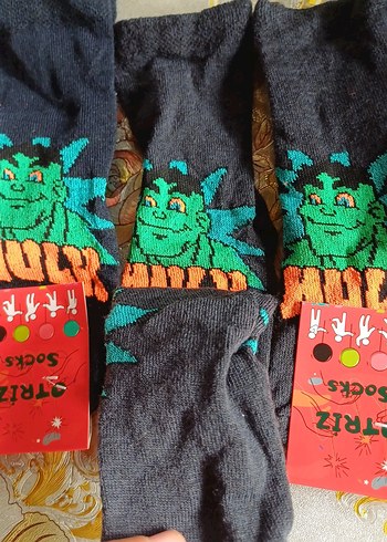 Renkli Baskılı Erkek Çorapları Hulk Desenli - Görsel 3