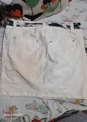 Nakışlı Beyaz Mini Etek