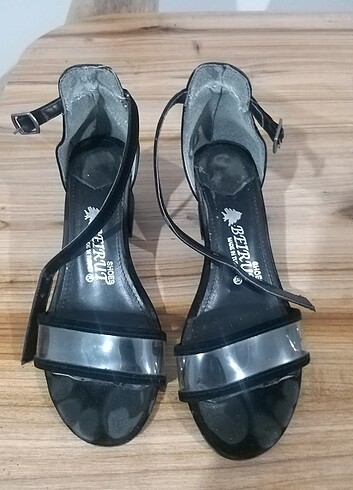 Siyah süet kısa topuklu ayakkabı - Görsel 4
