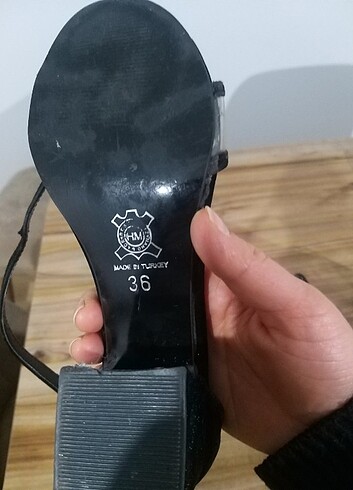 Siyah süet kısa topuklu ayakkabı - Görsel 5