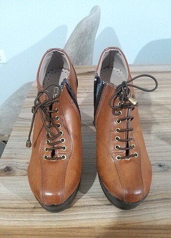 Deri topuklu bot ayakkabı - Görsel 3