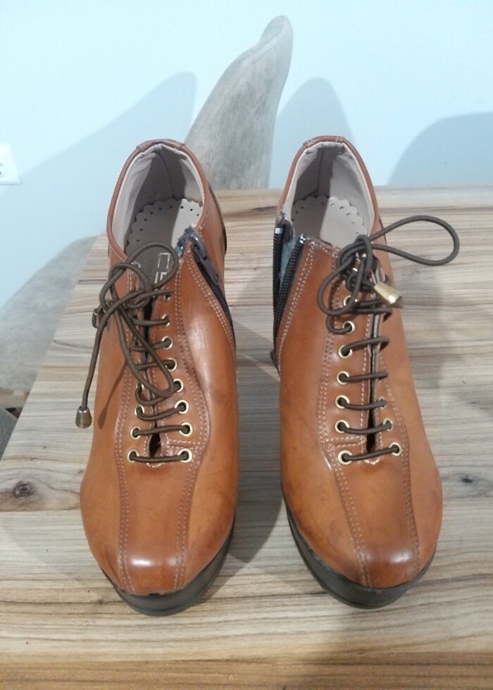 Deri topuklu bot ayakkabı - Görsel 3