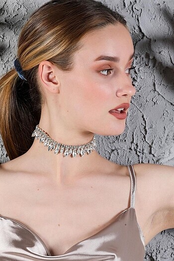 Beden Mekik Taşlı Choker Kolye