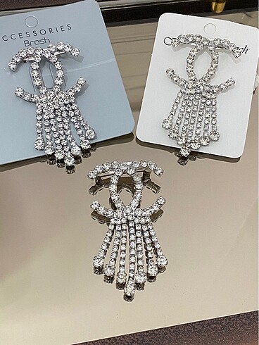 Sallantılı Chanel Broş
