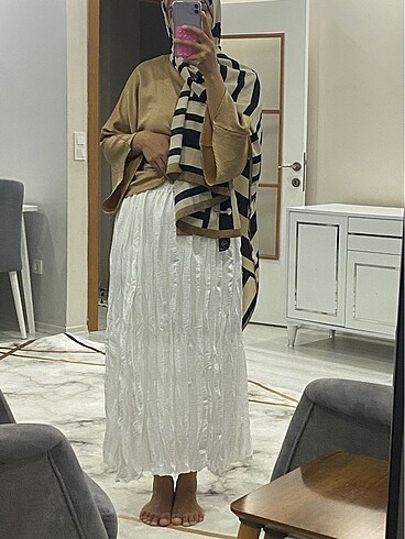 Beyaz kırışık etek