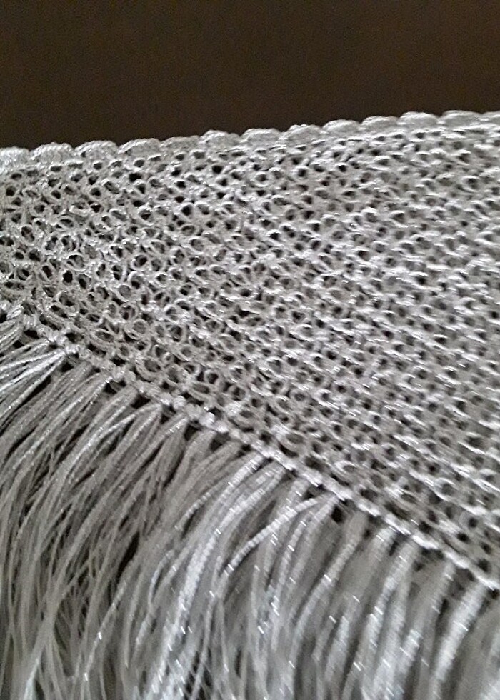 Simli ipten örülmüş şal - Görsel 4