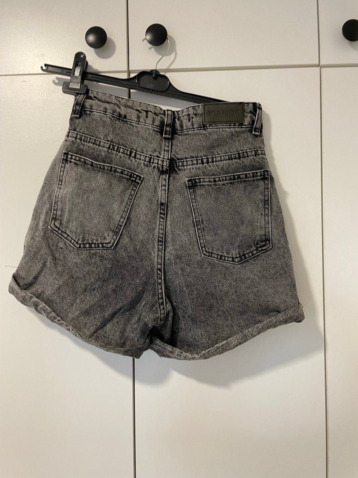 Gri Bel Kemerli Kadın Kot Şort - Görsel 5