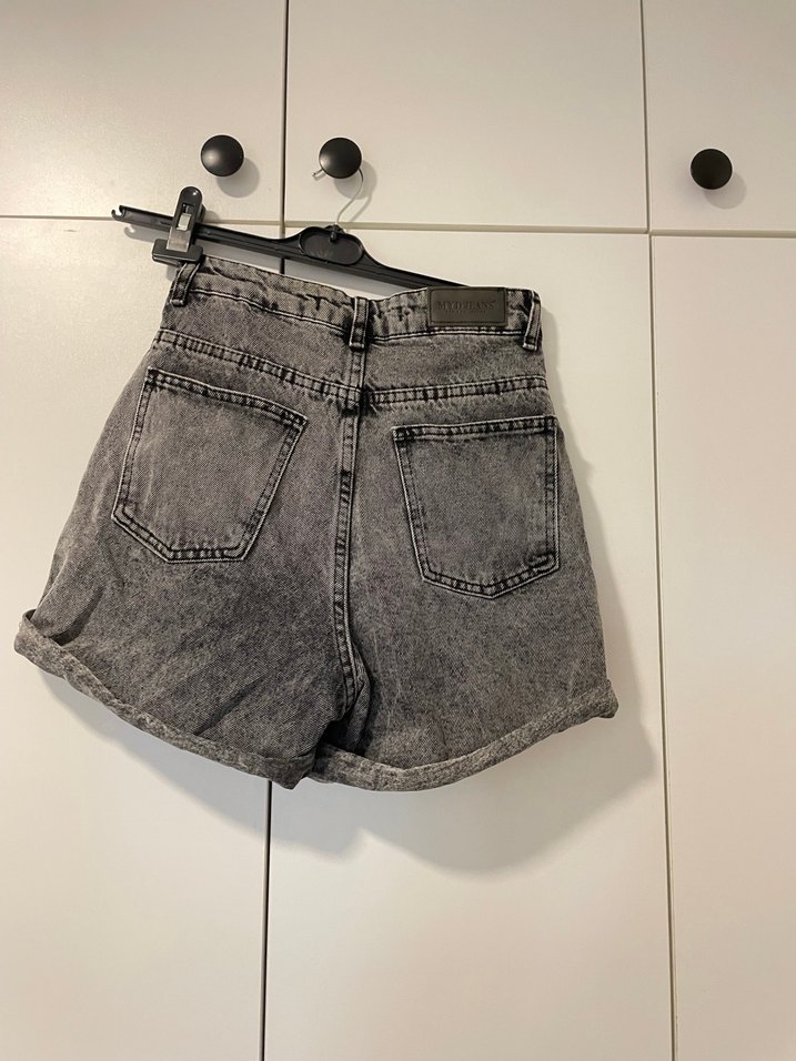 Gri Bel Kemerli Kadın Kot Şort - Görsel 3