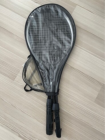  Tenis raketi