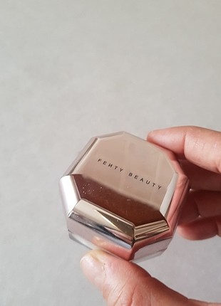 Fenty beauty transparan pudra