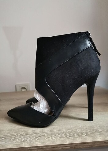 Zara Siyah topuklu ayakkabı 