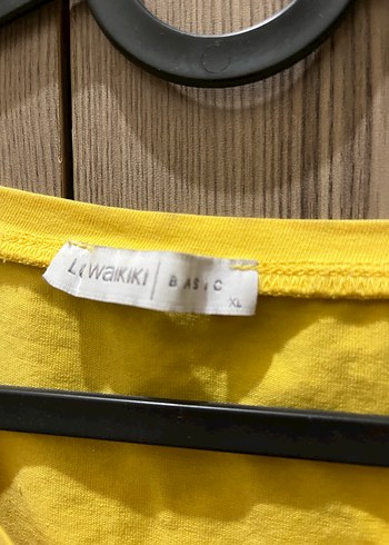 Sarı V Yaka Kadın Tişört - Görsel 2