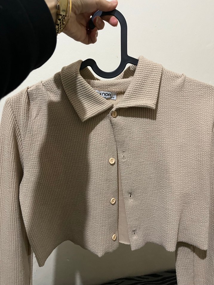 Bej Düğmeli Kadın Uzun Kollu Gömlek - Görsel 3