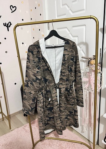 Gri Kamuflaj Desenli Kapüşonlu Kadın Parka - Görsel 2