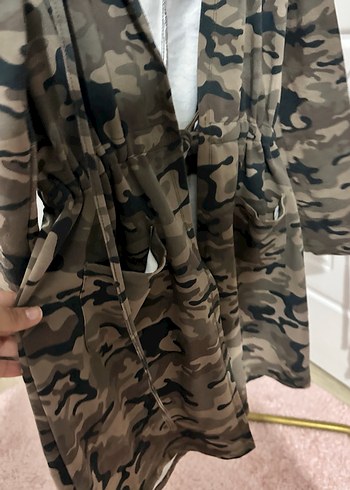 Gri Kamuflaj Desenli Kapüşonlu Kadın Parka - Görsel 3