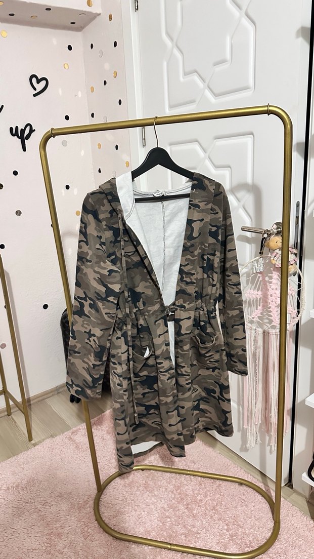 Gri Kamuflaj Desenli Kapüşonlu Kadın Parka - Görsel 2