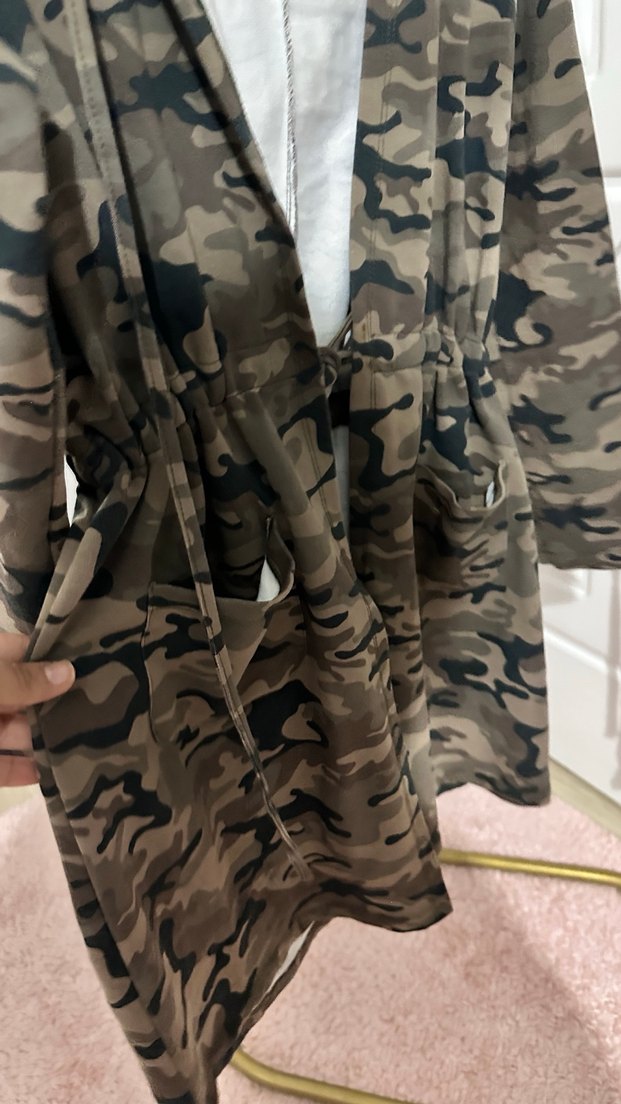 Gri Kamuflaj Desenli Kapüşonlu Kadın Parka - Görsel 3