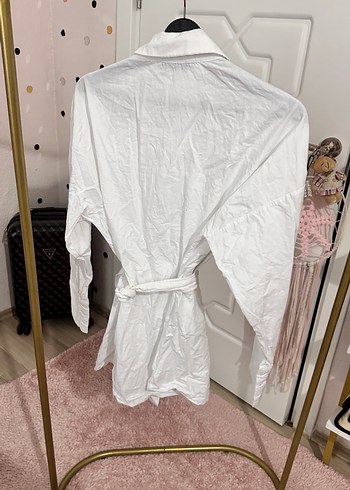 Beyaz Kemerli gold detay gömlek - Görsel 5