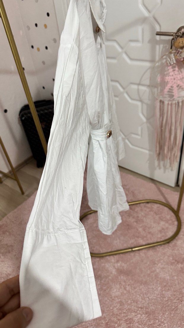 Beyaz Kemerli gold detay gömlek - Görsel 4