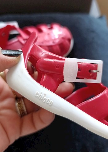 Kız Çocuk Kırmızı Tokalı Kauçuk Terlik - Görsel 3