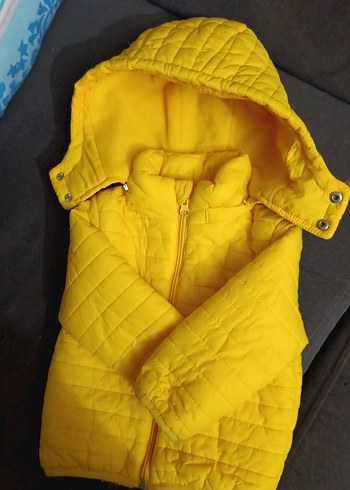 Sarı Kapüşonlu Erkek Çocuk Mont - Görsel 3