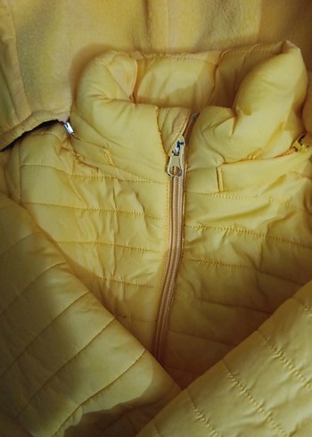 Sarı Kapüşonlu Erkek Çocuk Mont - Görsel 4