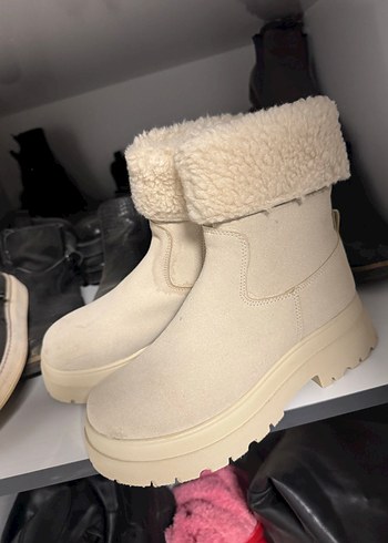 Beyaz Peluş Detaylı Platform Topuklu Kadın Bot - Görsel 2