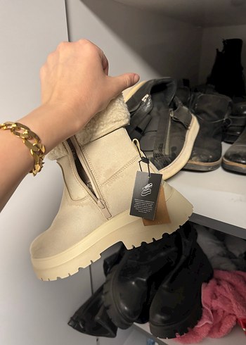 Beyaz Peluş Detaylı Platform Topuklu Kadın Bot - Görsel 3