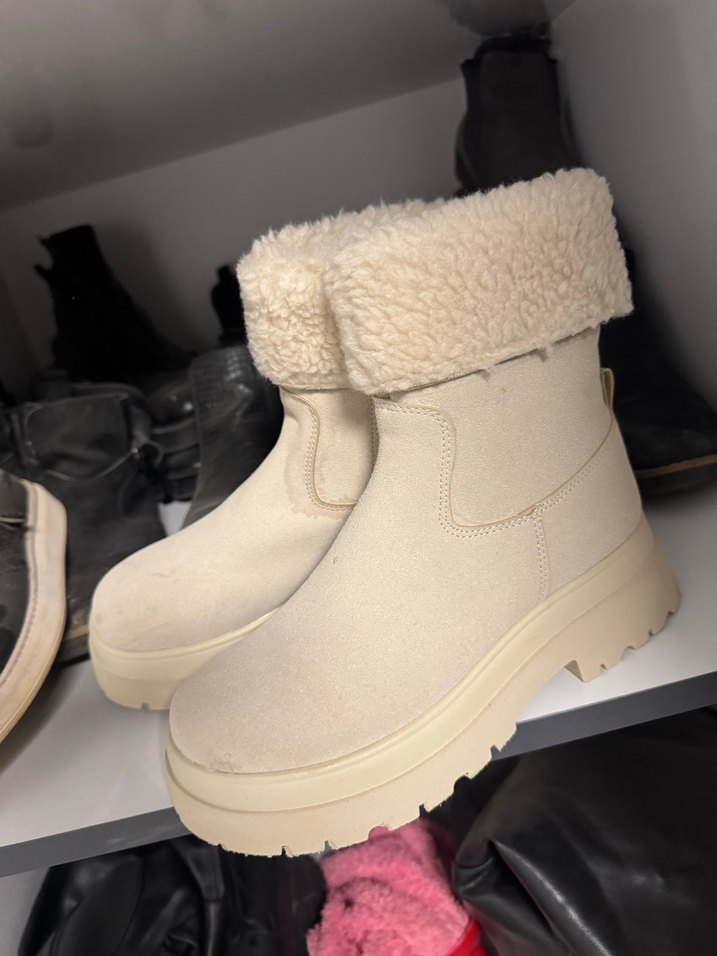 Beyaz Peluş Detaylı Platform Topuklu Kadın Bot - Görsel 2