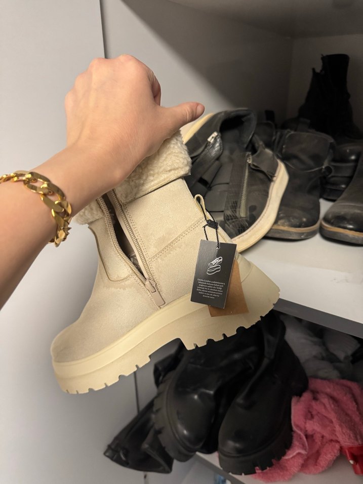 Beyaz Peluş Detaylı Platform Topuklu Kadın Bot - Görsel 3