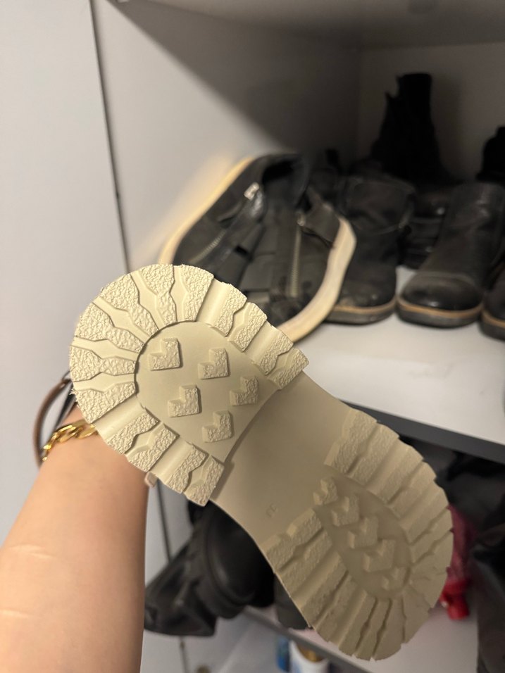 Beyaz Peluş Detaylı Platform Topuklu Kadın Bot - Görsel 4