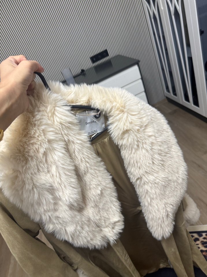 Bej Kadın Uzun Kürklü Kaban - Görsel 3