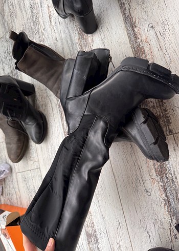 Siyah Deri Tokalı Dizüstü Kadın Bot - Görsel 2