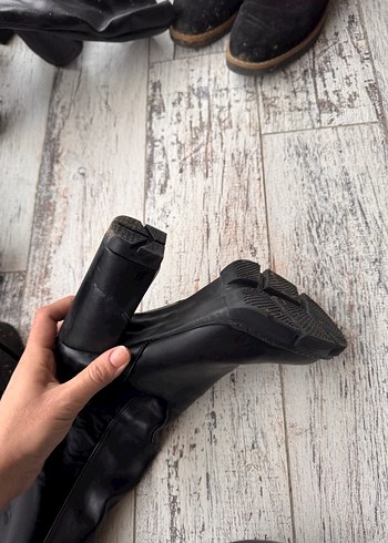 Siyah Deri Tokalı Dizüstü Kadın Bot - Görsel 4