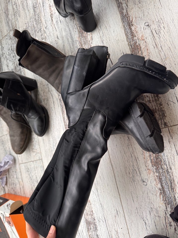 Siyah Deri Tokalı Dizüstü Kadın Bot - Görsel 2