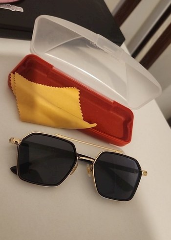 Klasik Altın Renk Kadın Güneş Gözlüğü
