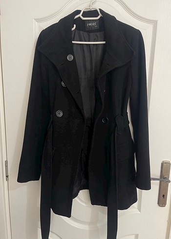 Siyah Kuşaklı Kadın Kaban - Görsel 2