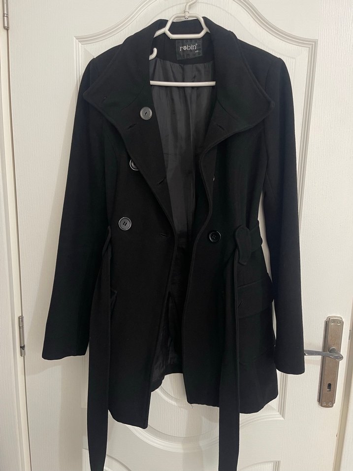 Siyah Kuşaklı Kadın Kaban - Görsel 2