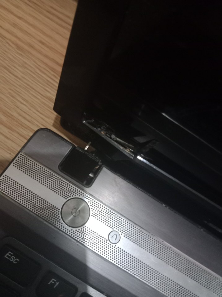 Gri Lenovo Laptop - Görsel 4