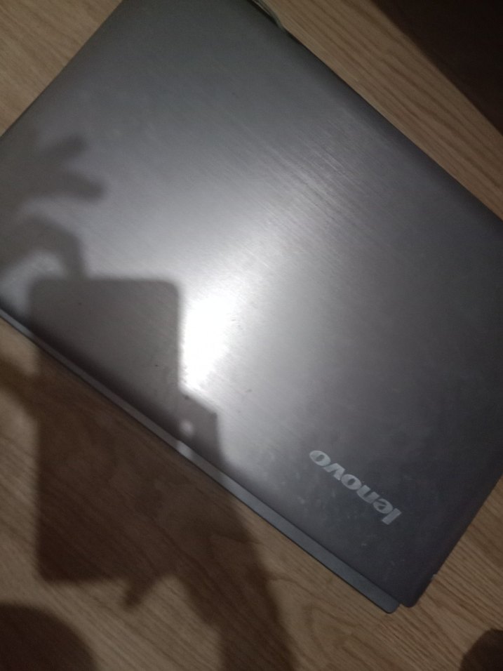 Gri Lenovo Laptop - Görsel 5
