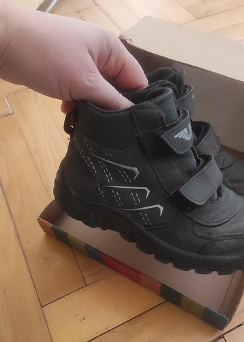 Erkek Çocuk Siyah Bot çok iyi durumda dolapta tozlanmış sadece - Görsel 3