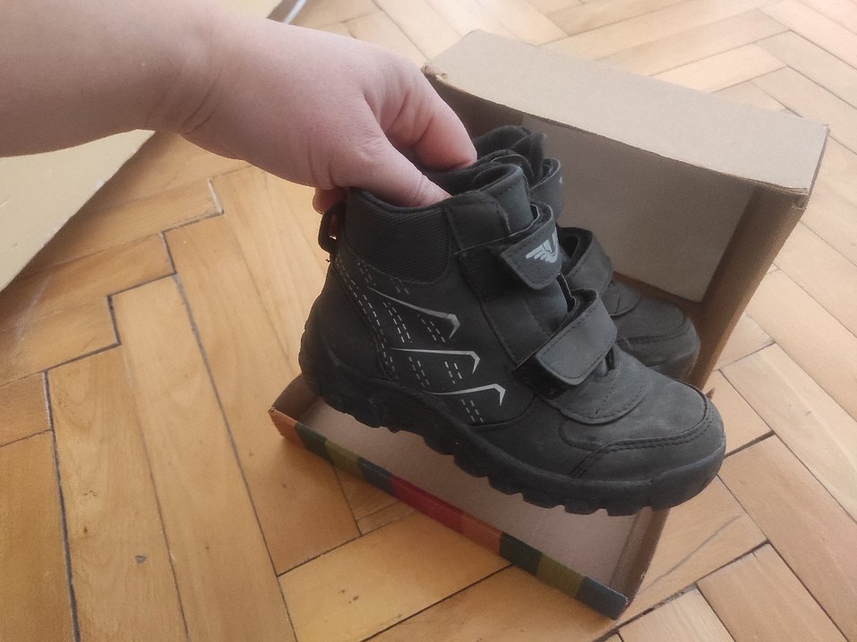 Erkek Çocuk Siyah Bot çok iyi durumda dolapta tozlanmış sadece - Görsel 4