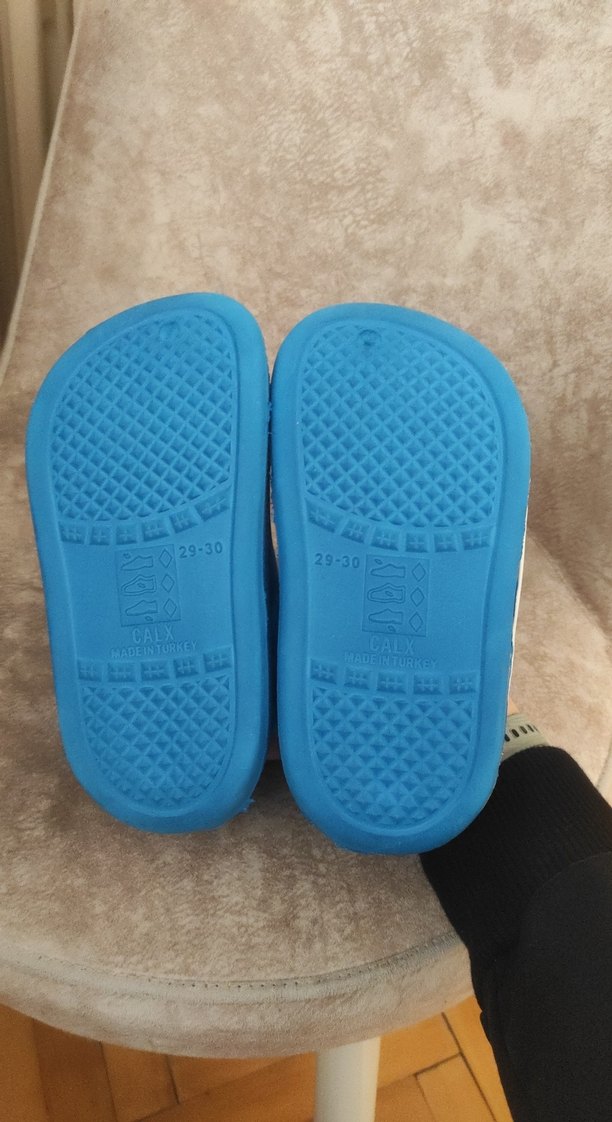 Erkek çocuk Terlik oğluma aldık küçük oldu giyilmedi alış 275TL - Görsel 3
