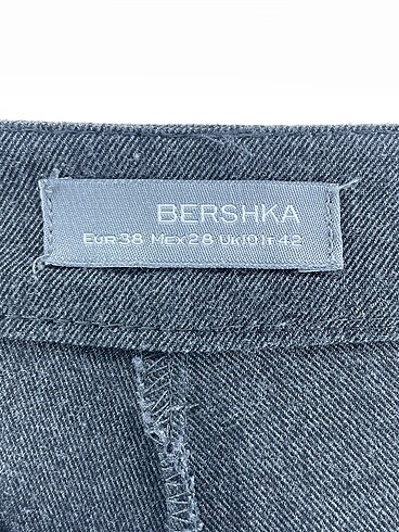 38 Beden gri Renk Bershka Kumaş Pantolon %70 İndirimli.