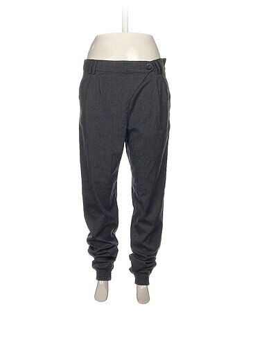 Bershka Kumaş Pantolon %70 İndirimli.