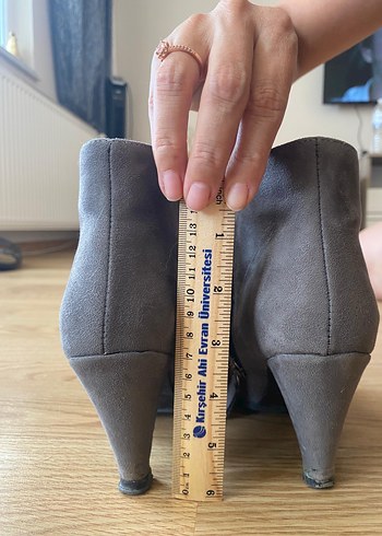 Bambi Gri Süet Stiletto Topuklu Kadın Bot