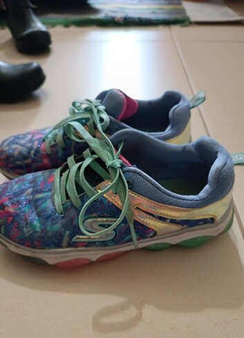 32 Beden Skechers 32 kız çocuğu ayakkabı