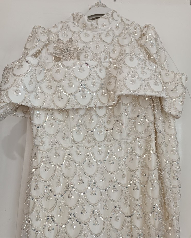 Dantel İşlemeli Beyaz Uzun Kollu Nişan Elbisesi - Görsel 3