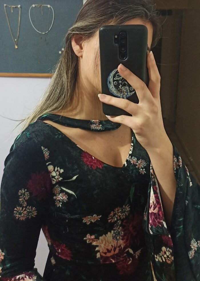 Göğüs detayli kisa elbise - Görsel 2