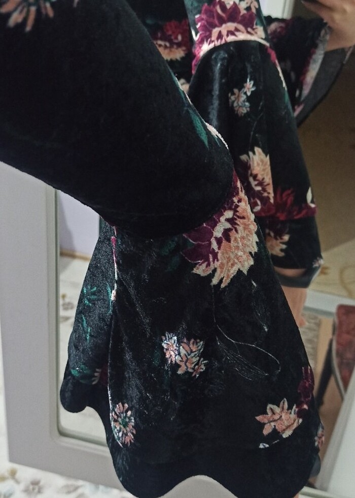 Göğüs detayli kisa elbise - Görsel 3